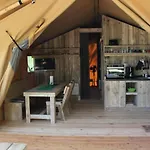 Casa de Férias Gemuetliches Safarizelt Mit Grill Und Garten By Interhome Lychen