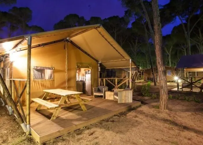 Semesterbostad Gemuetliches Safarizelt Mit Grill Und Garten By Interhome Lychen